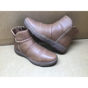Clarks Caroline Rae Women's Size 6 Brown Leather Ankle Boots Booties Ruched